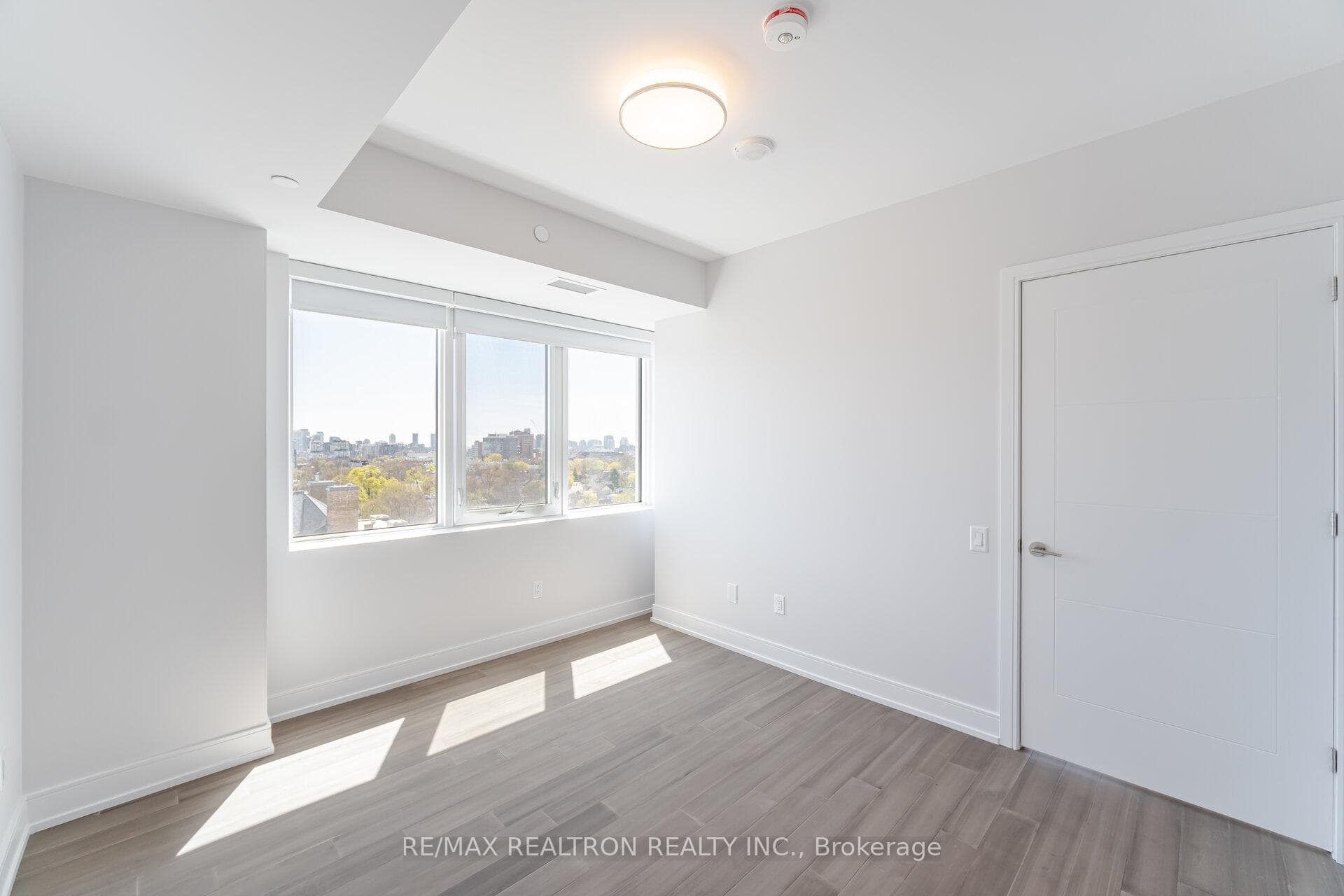664 Spadina Avenue Unit 1007 photo 9