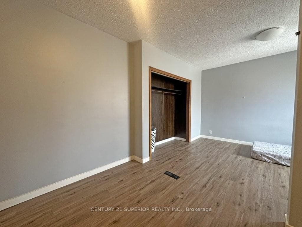 207 Cumming Street photo 17