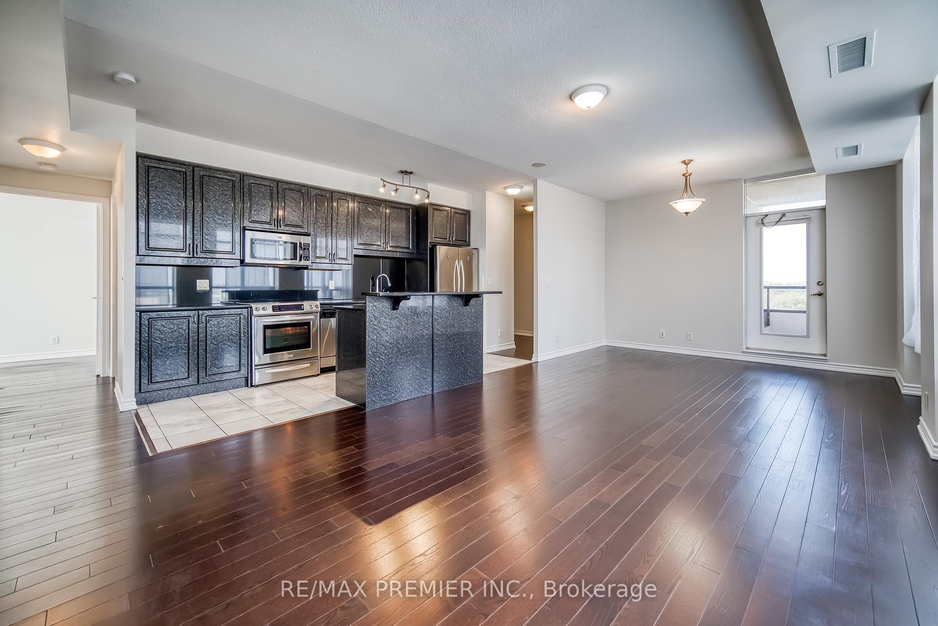 9225 Jane Street Unit 614 photo 10
