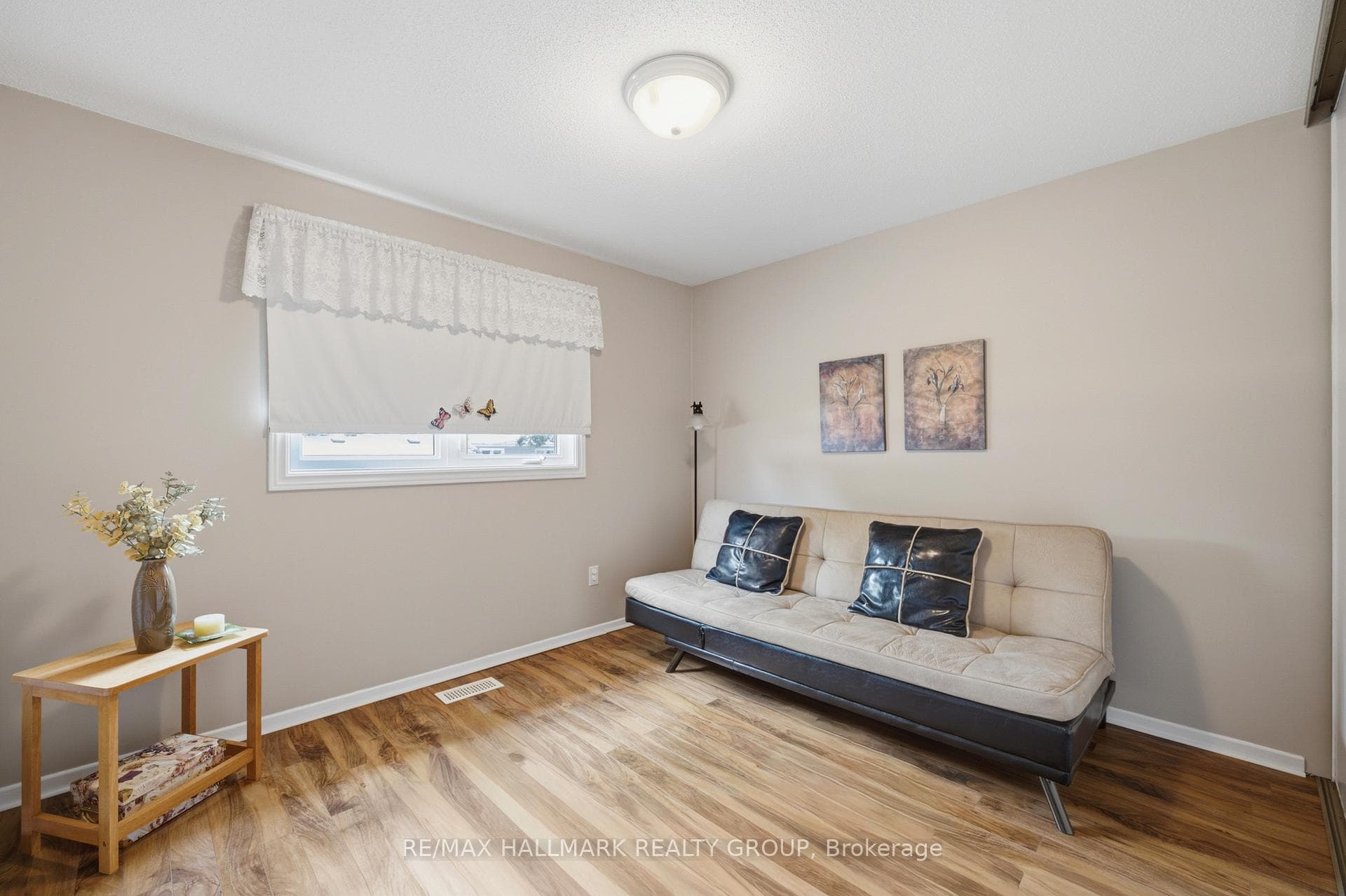 8052 Jeanne D'arc Boulevard photo 21