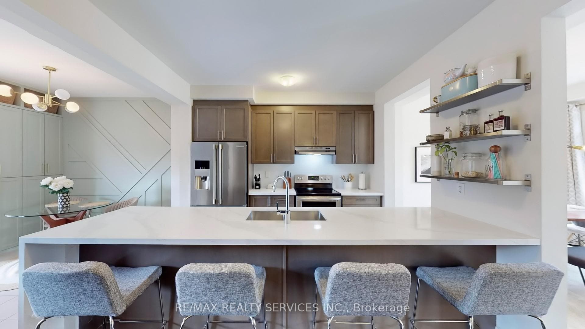 256 Inspire Boulevard photo 11