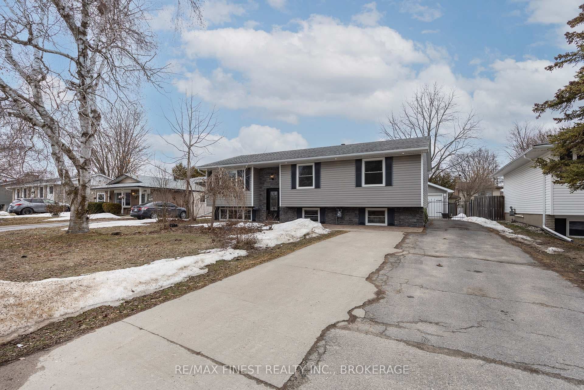 892 Development Drive photo 1