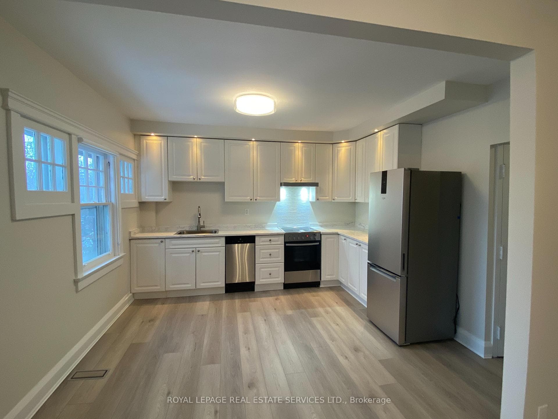 225 Trafalgar Road Unit 2 photo 4