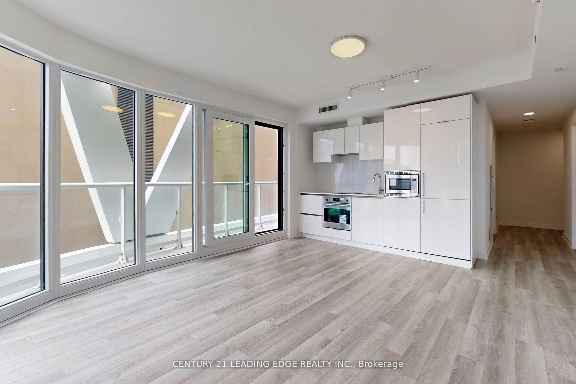 230 Simcoe Street Unit 726 photo 6