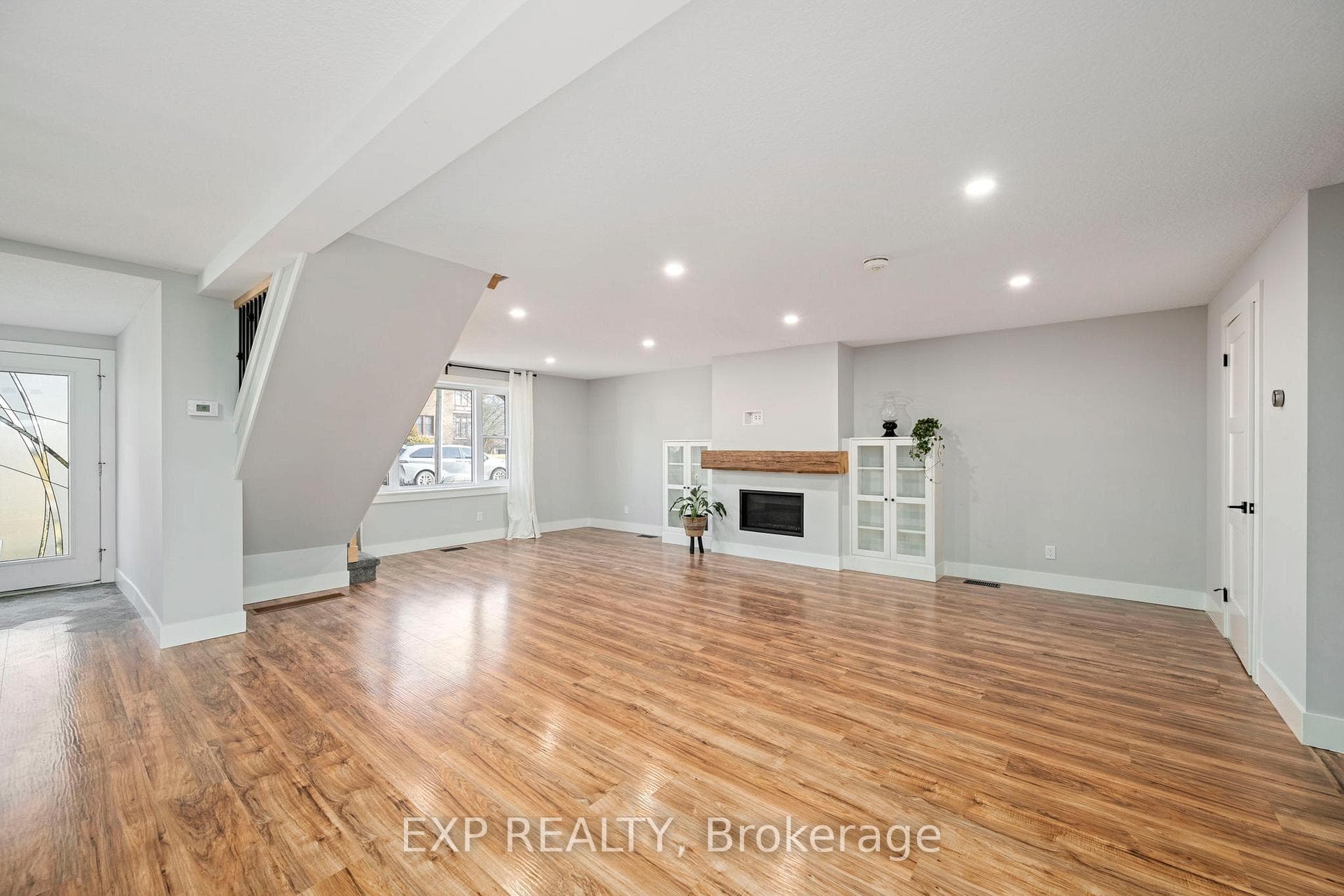 164 Nancy Street photo 3