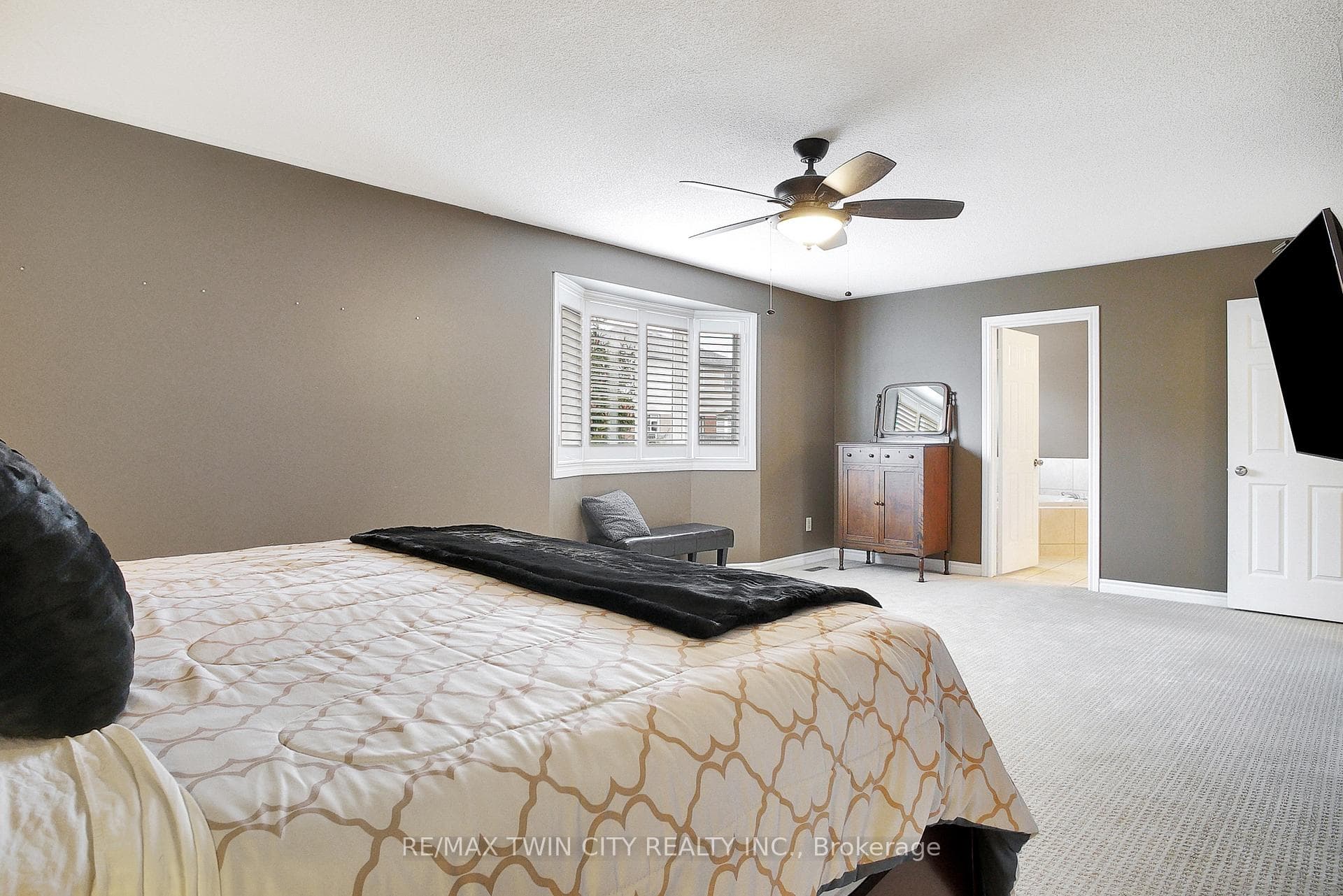 44 Spooner Crescent photo 16