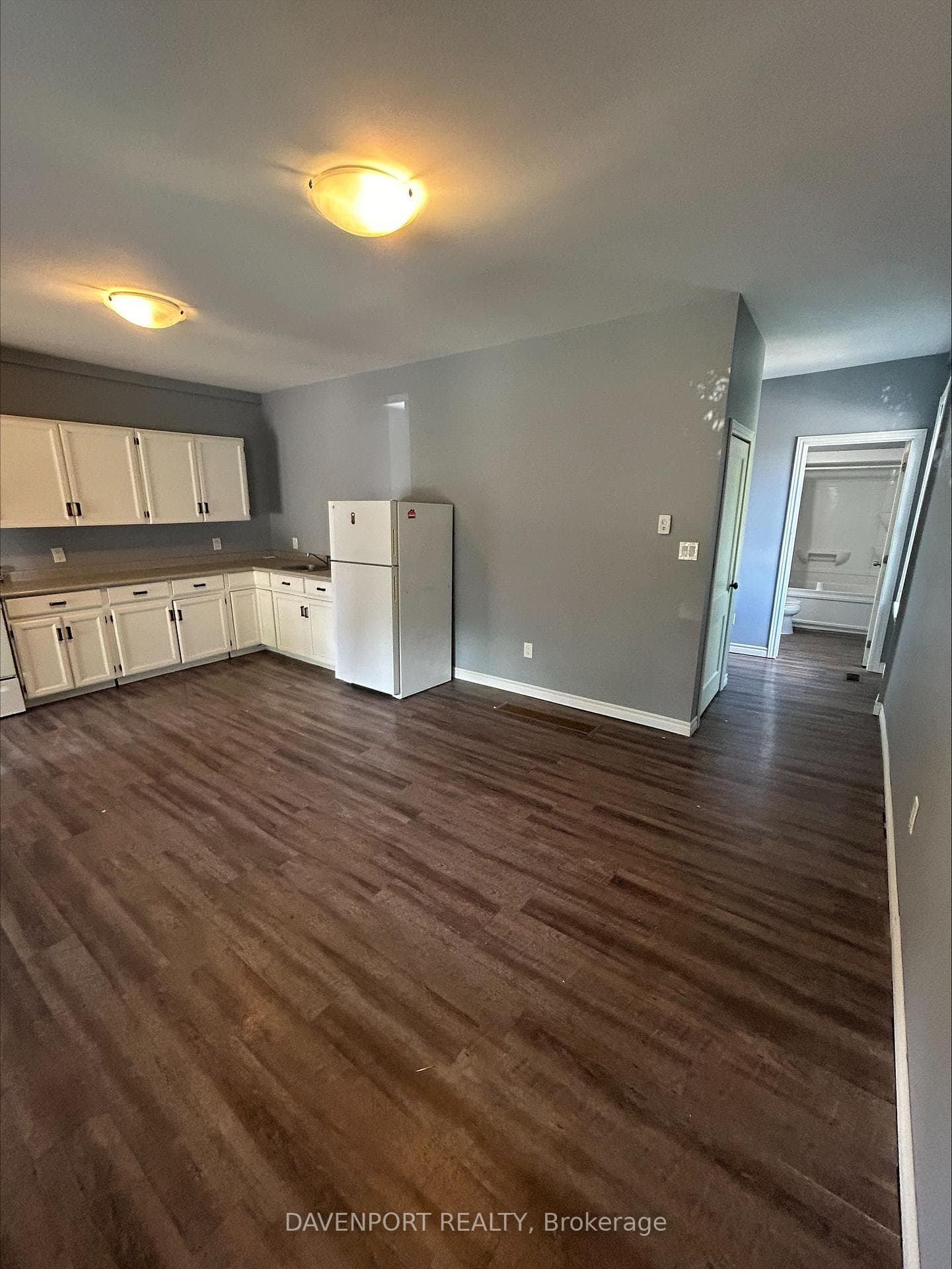 583 Canterbury Street photo 7