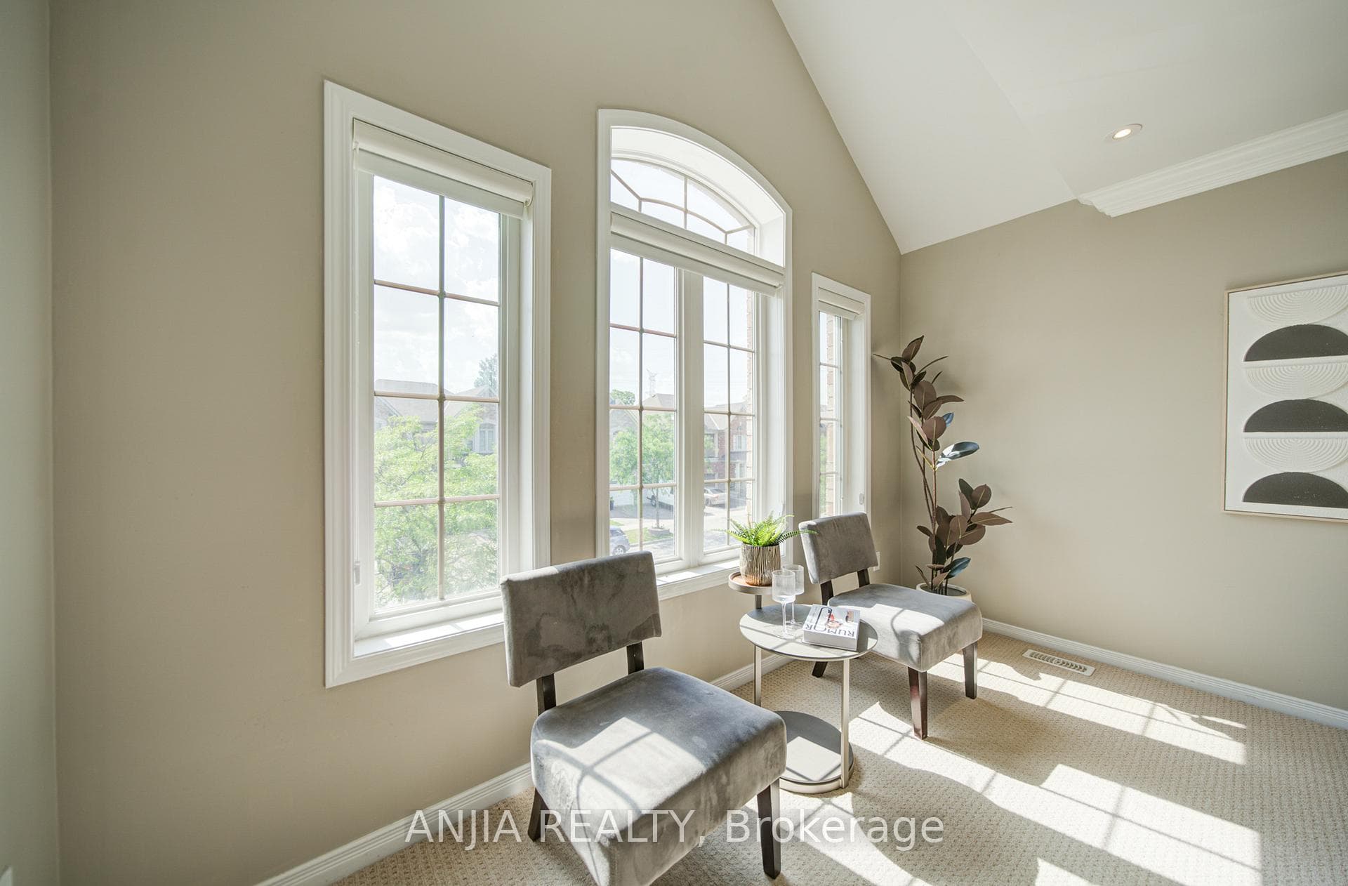 56 Stockell Crescent photo 28