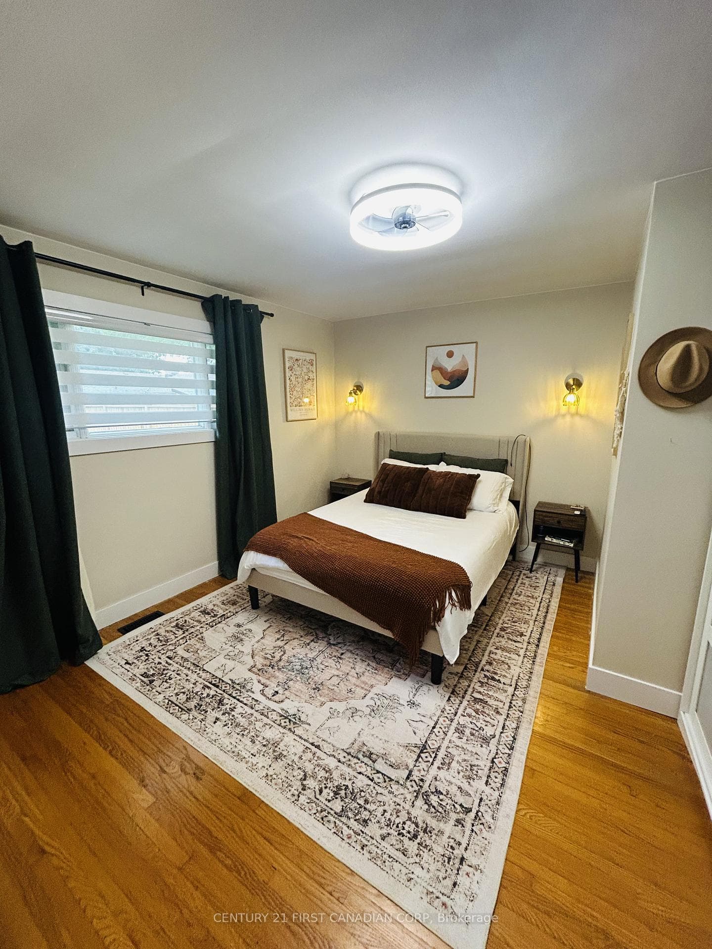 121 WELLINGTON Street photo 15