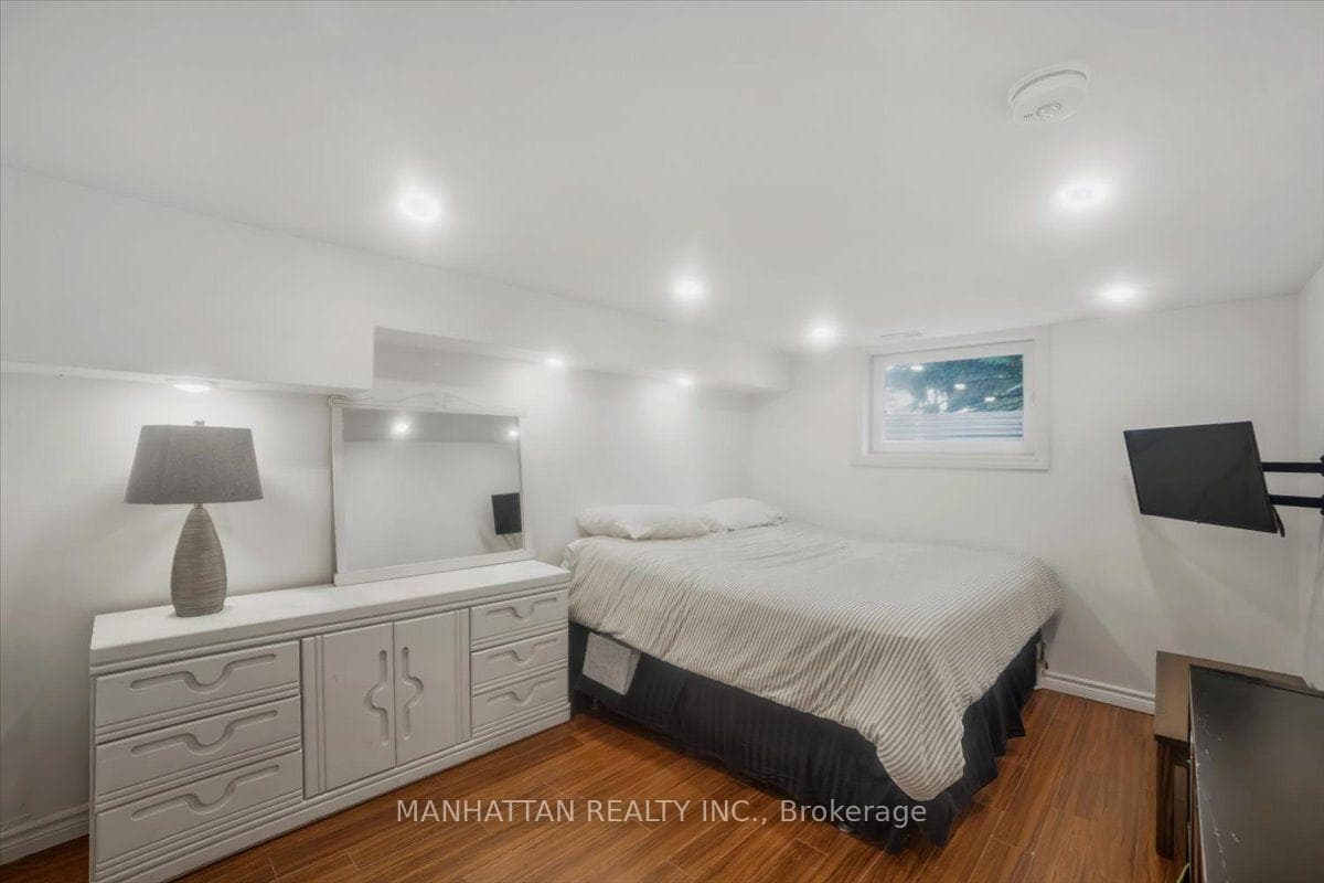 10 Victor Drive photo 22