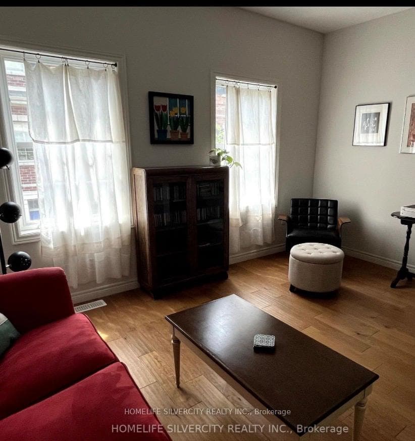 19 John Russell Lane photo 3