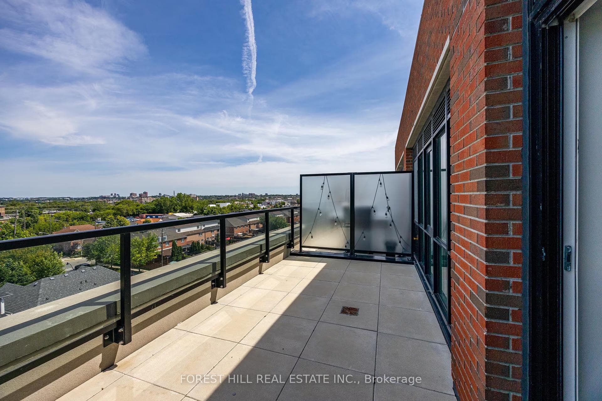 1 of 3 Outdoor Space