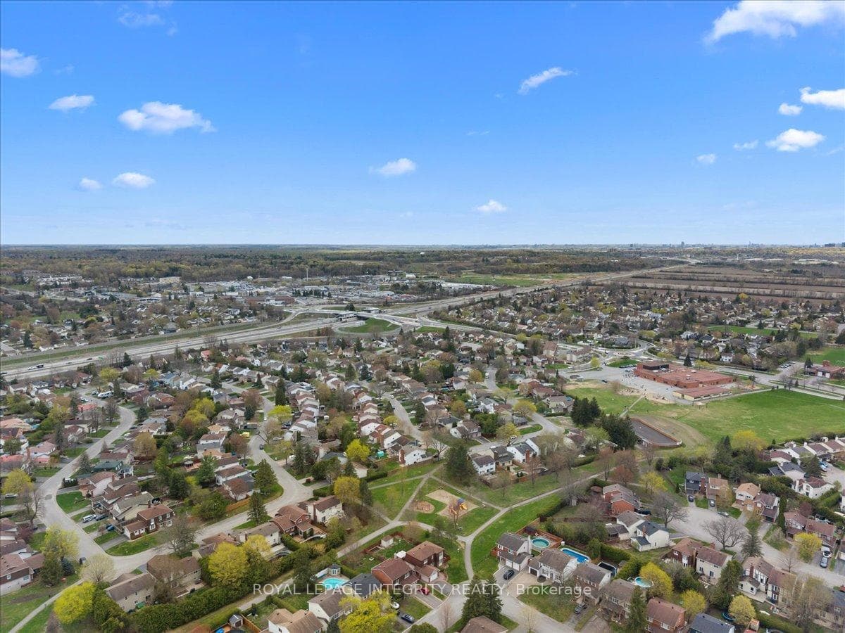 1122 St Germain Crescent photo 40