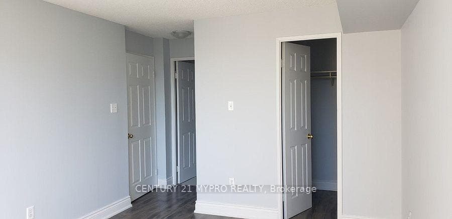 3050 Ellesmere Road Unit 915 photo 9