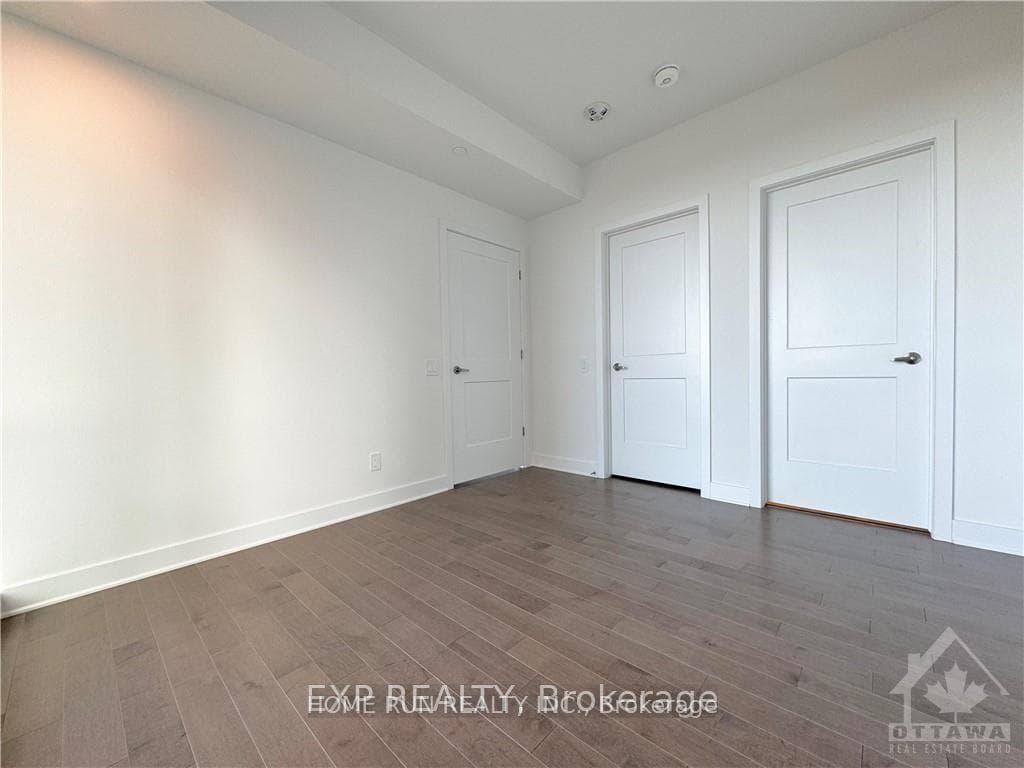 180 GEORGE Street Unit 907 photo 10