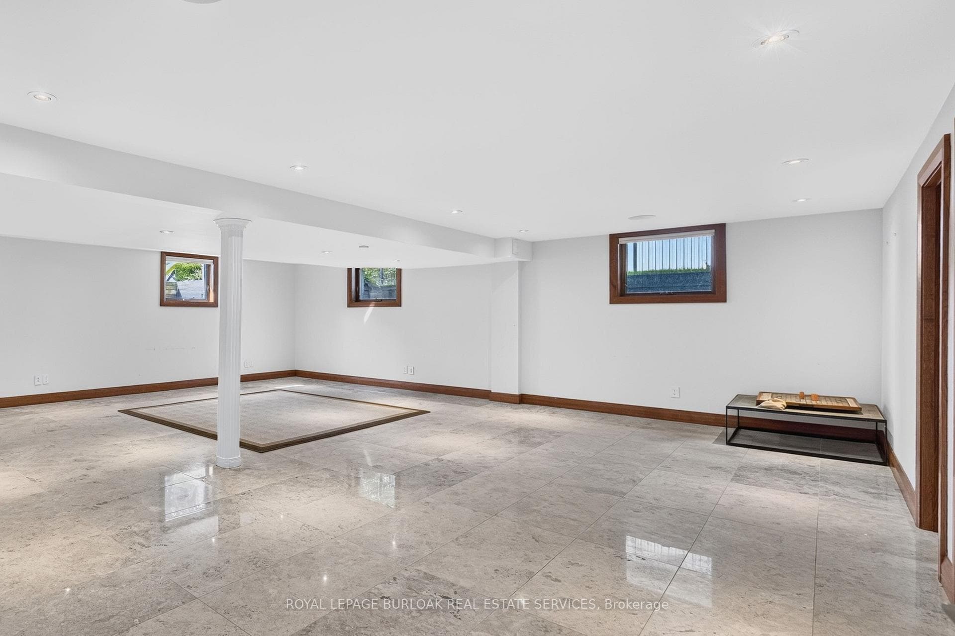 90 Oaklands Park Court photo 31