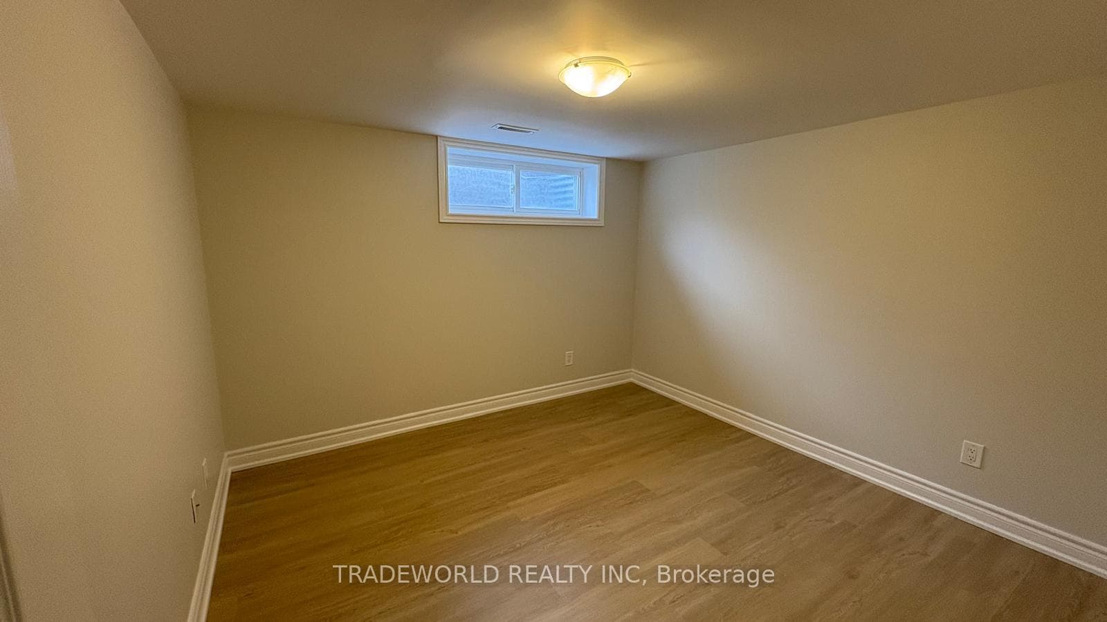 10 Fairglen Avenue photo 12