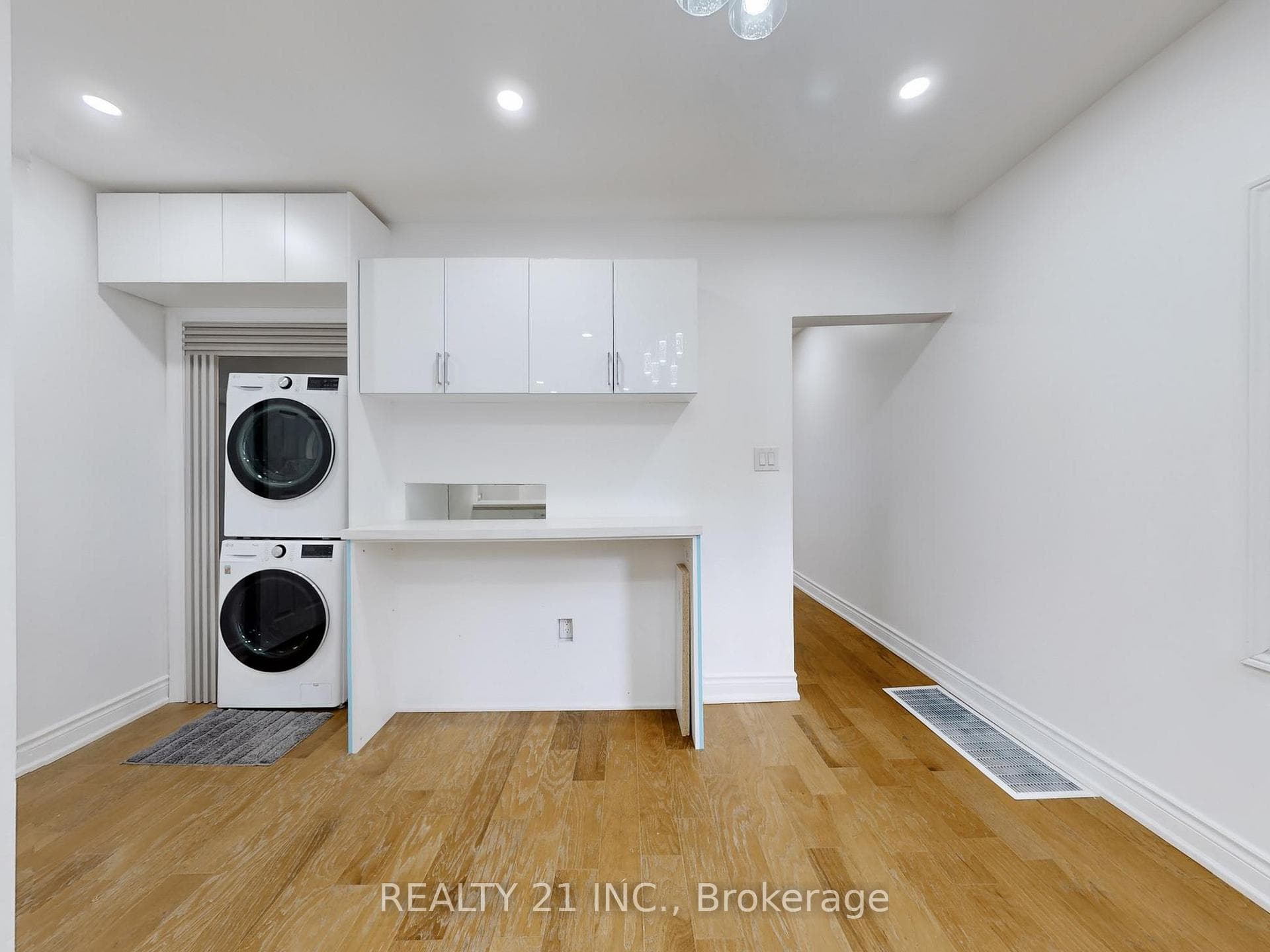 92 King Edward Ave Avenue photo 13