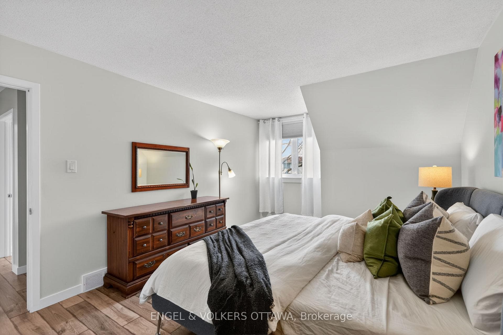 1358 Viking Drive photo 28