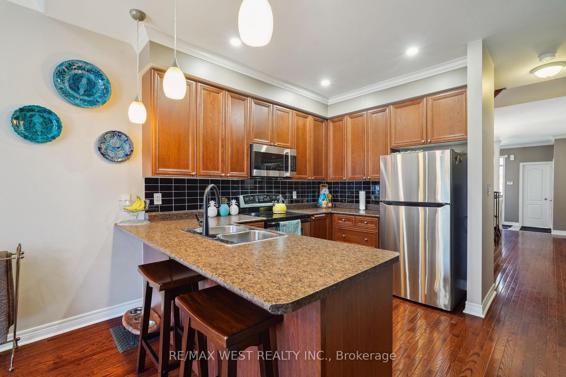 637 Tapestry Lane photo 3