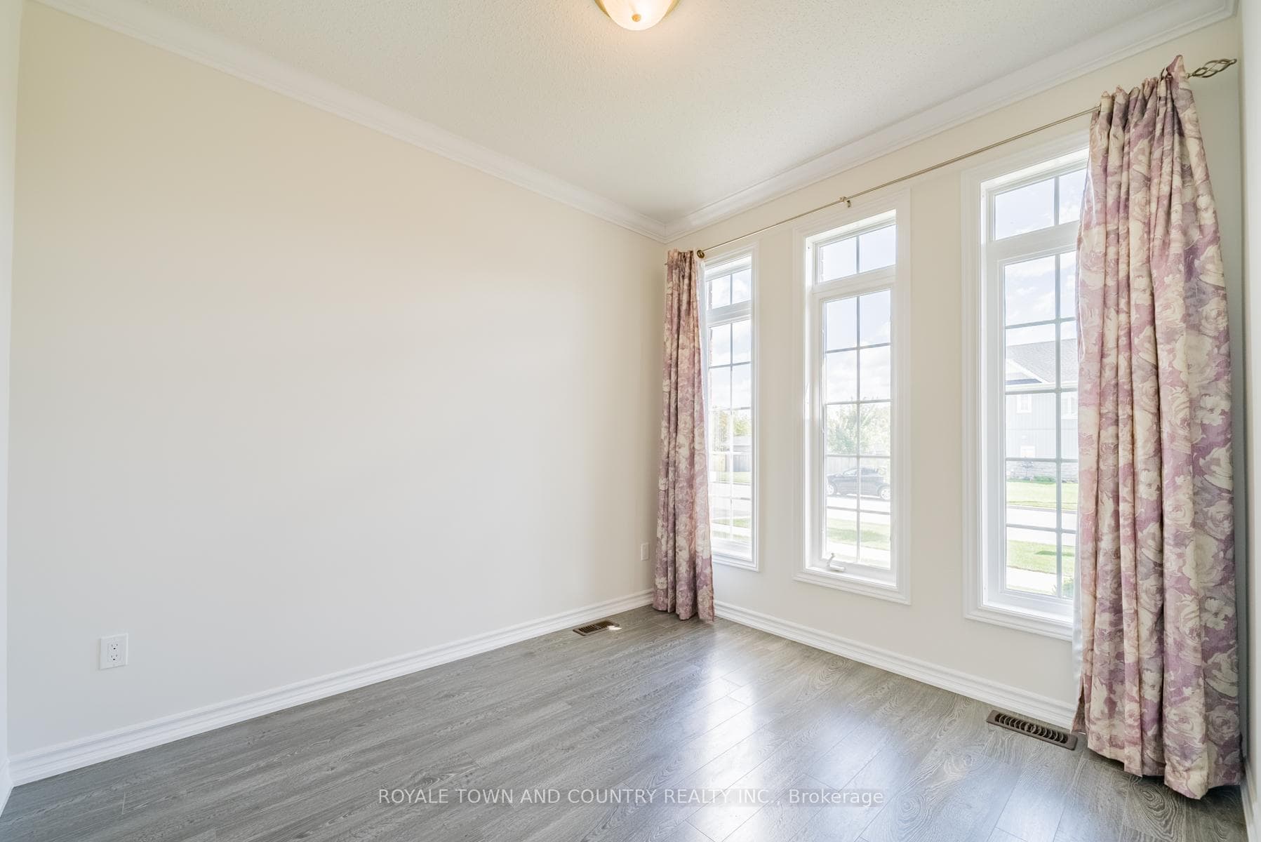 38 Maguire Street photo 15