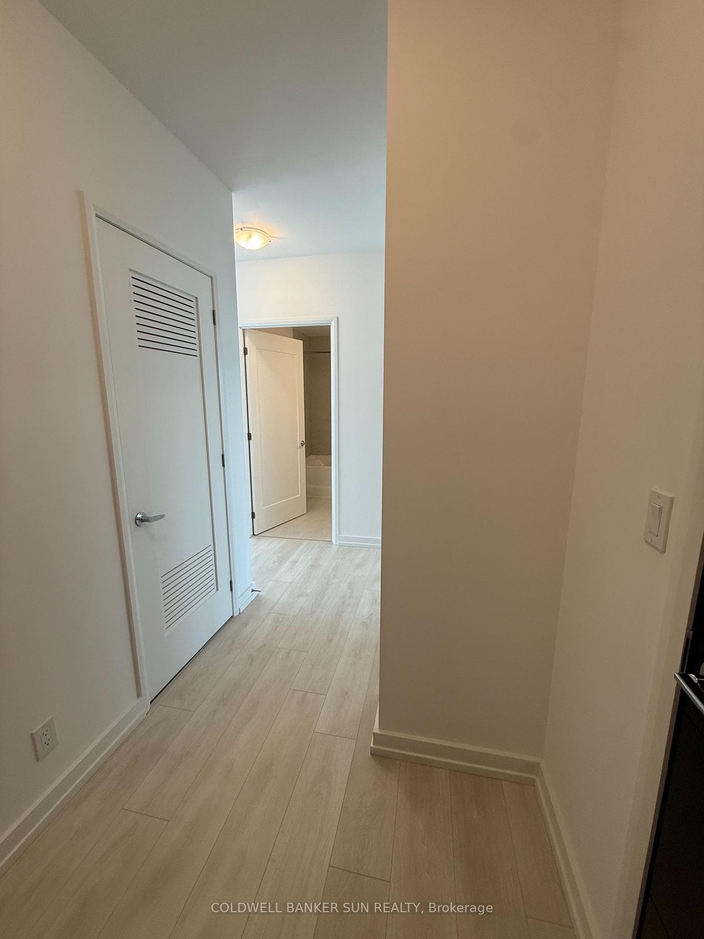 75 James Street Unit 2502 photo 5