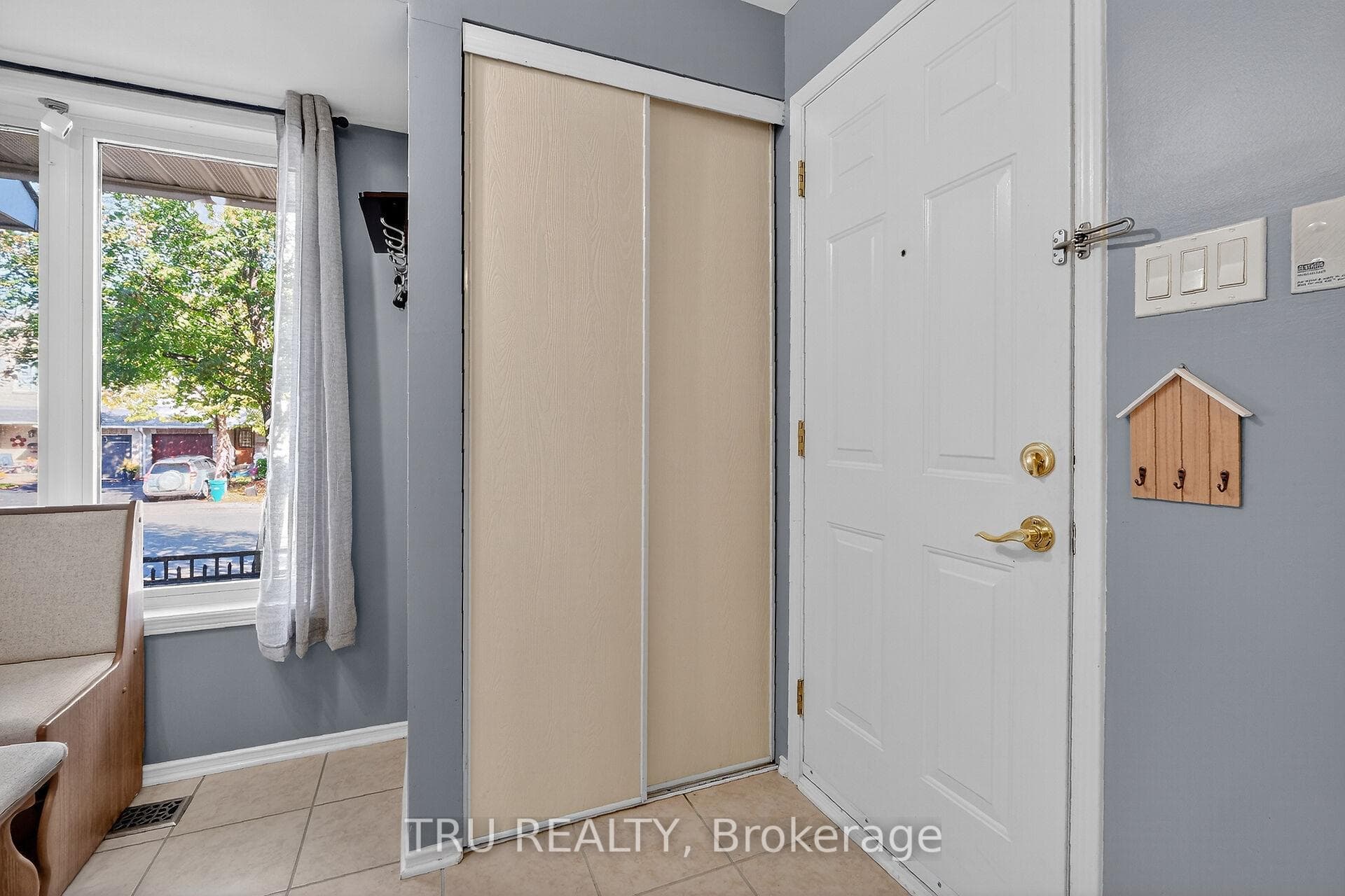 320 CRESTHAVEN Drive photo 4