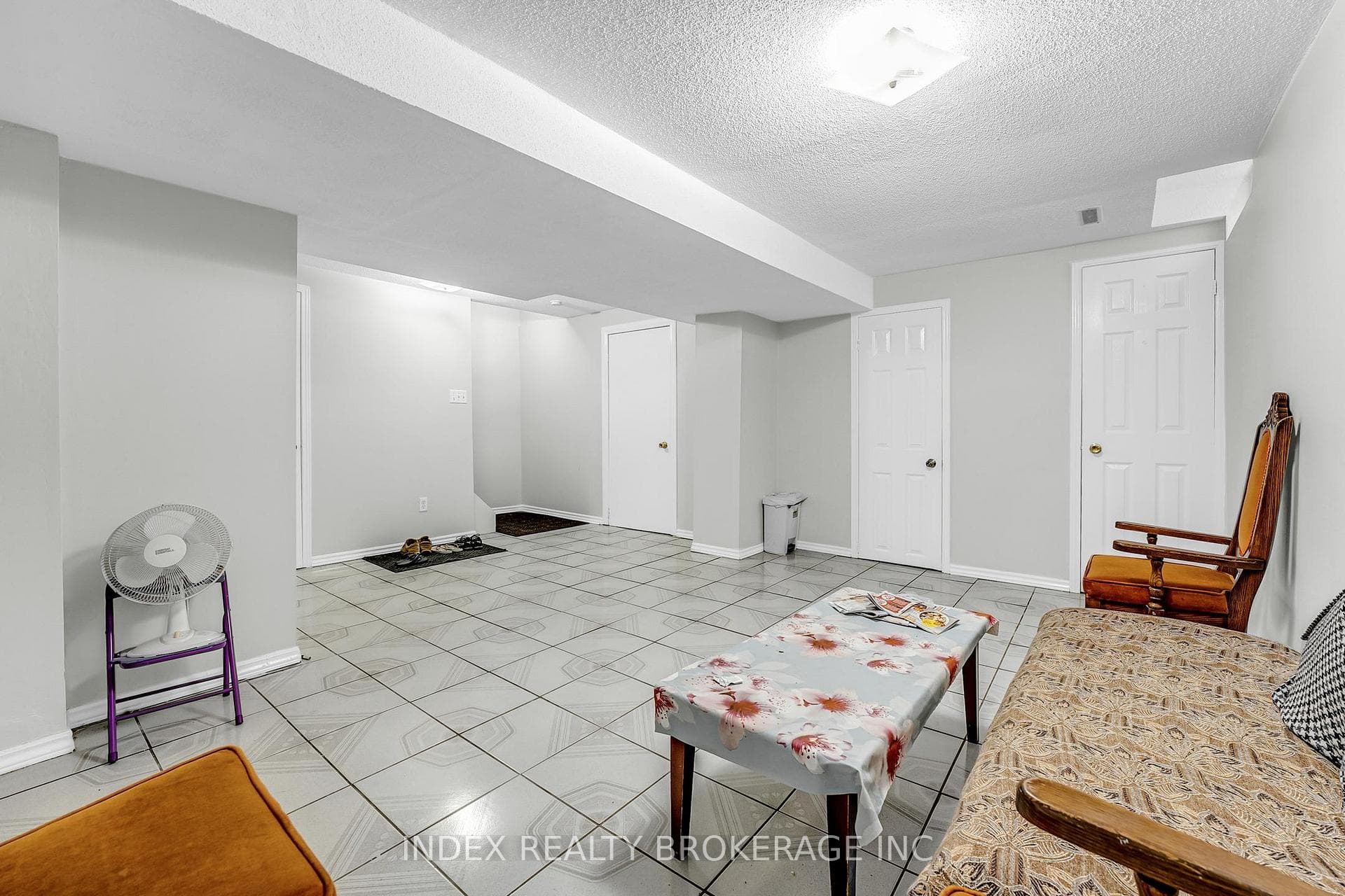 6 Banting Crescent photo 23