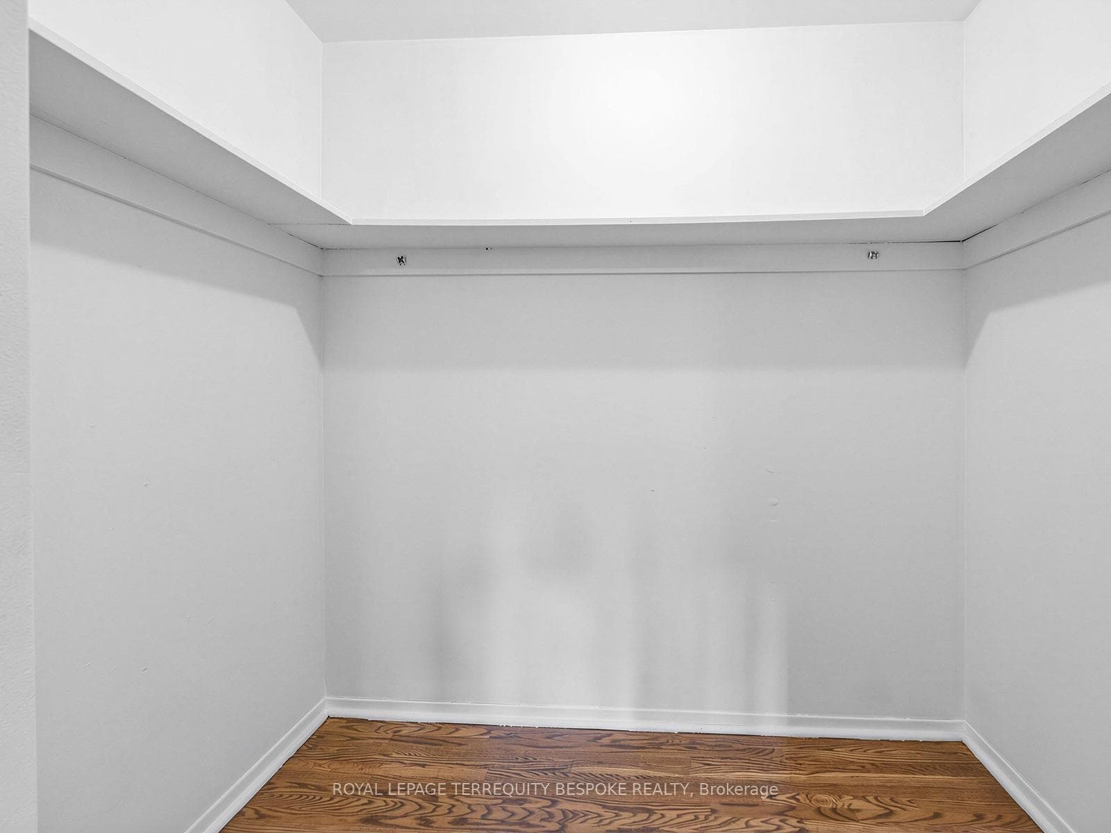 9 Midcroft Drive photo 38
