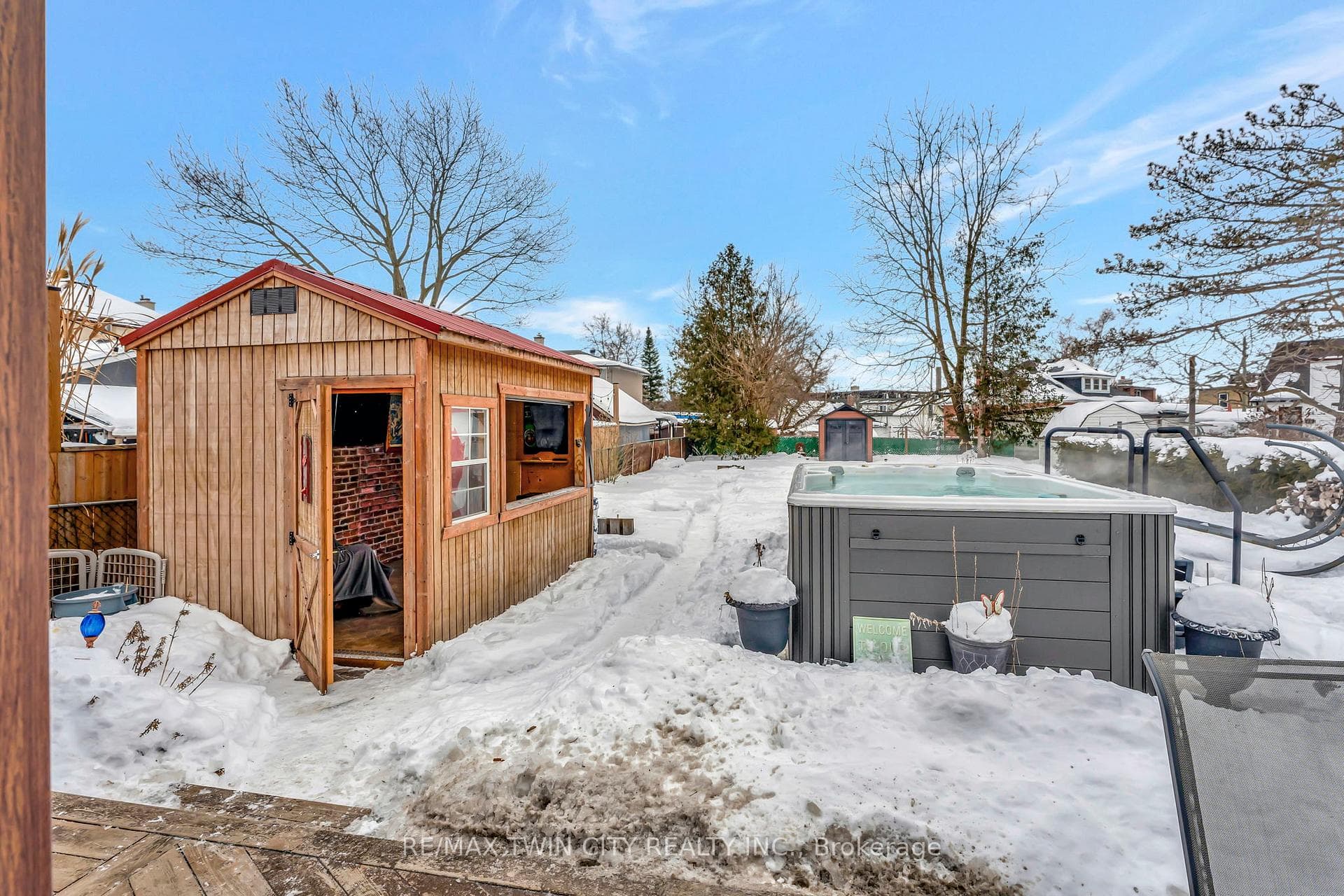 154 Tiffany Street photo 23