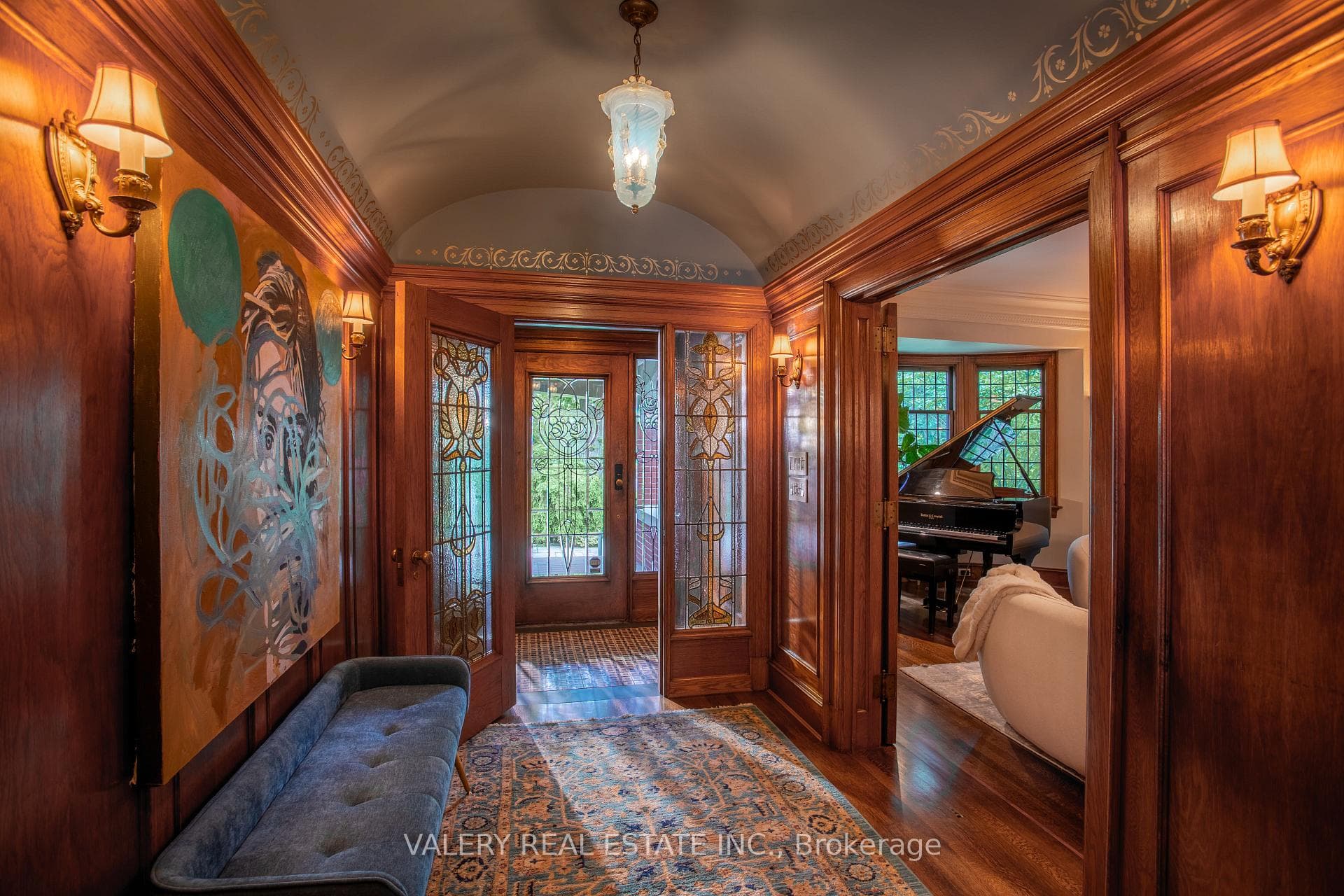 Entrance Barrel-vaulted Ceiling