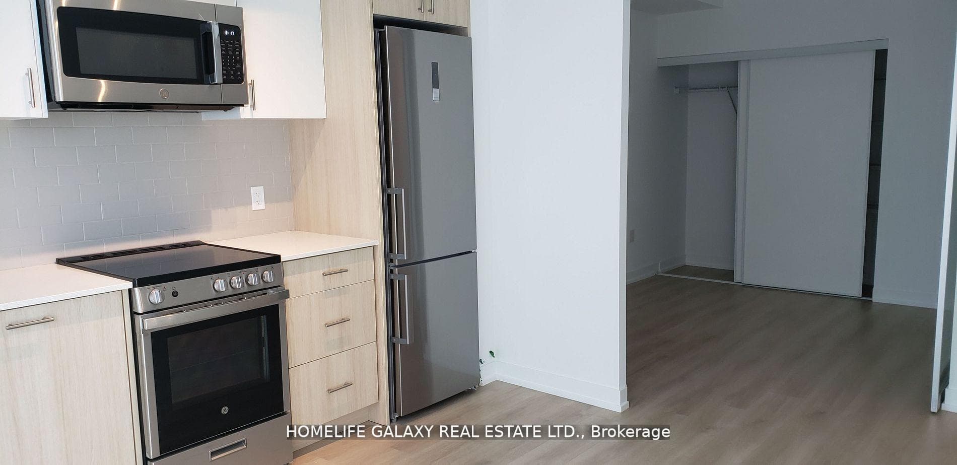 1195 The Queensway Street Unit 313 photo 6