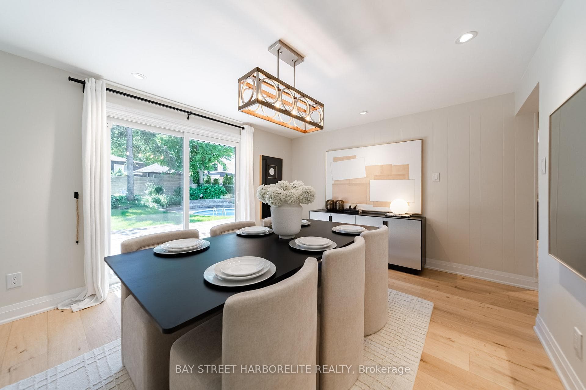 2366 Devon Road photo 13