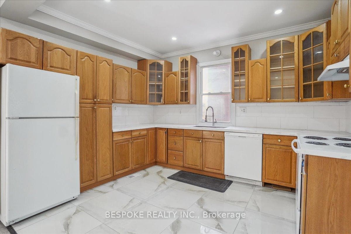 201 Clarke Street photo 12