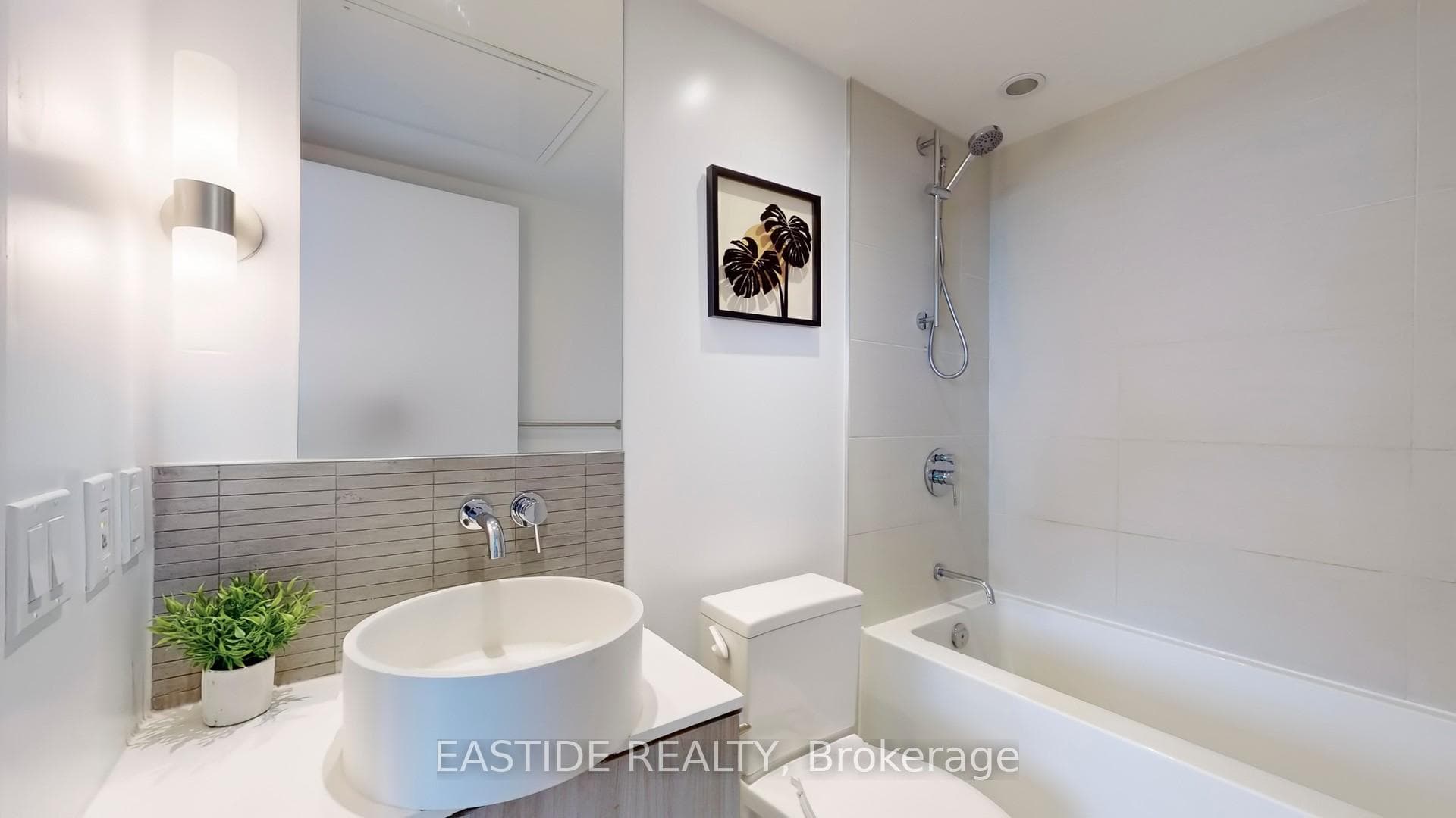 161 Roehampton Avenue Unit 3904 photo 12