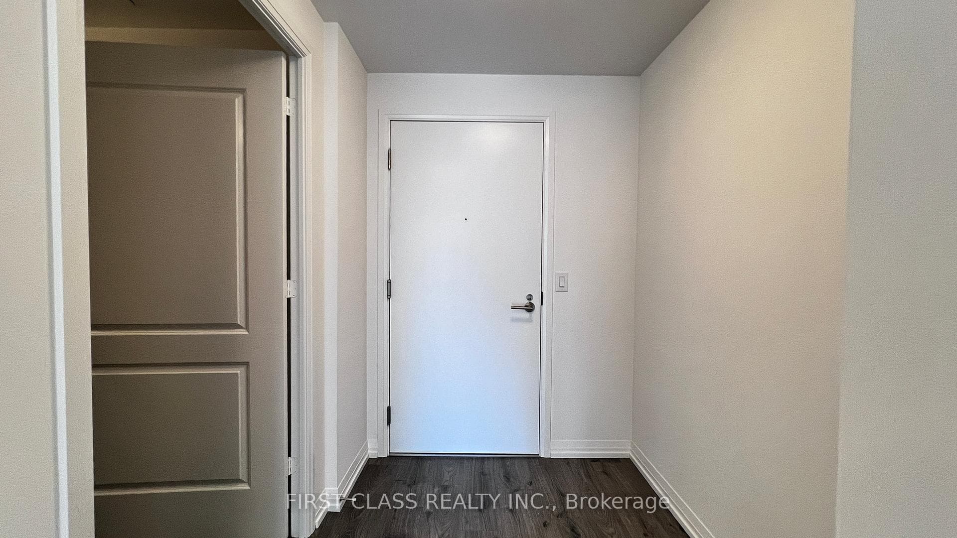 8 Widmer Street Unit 3208 photo 9