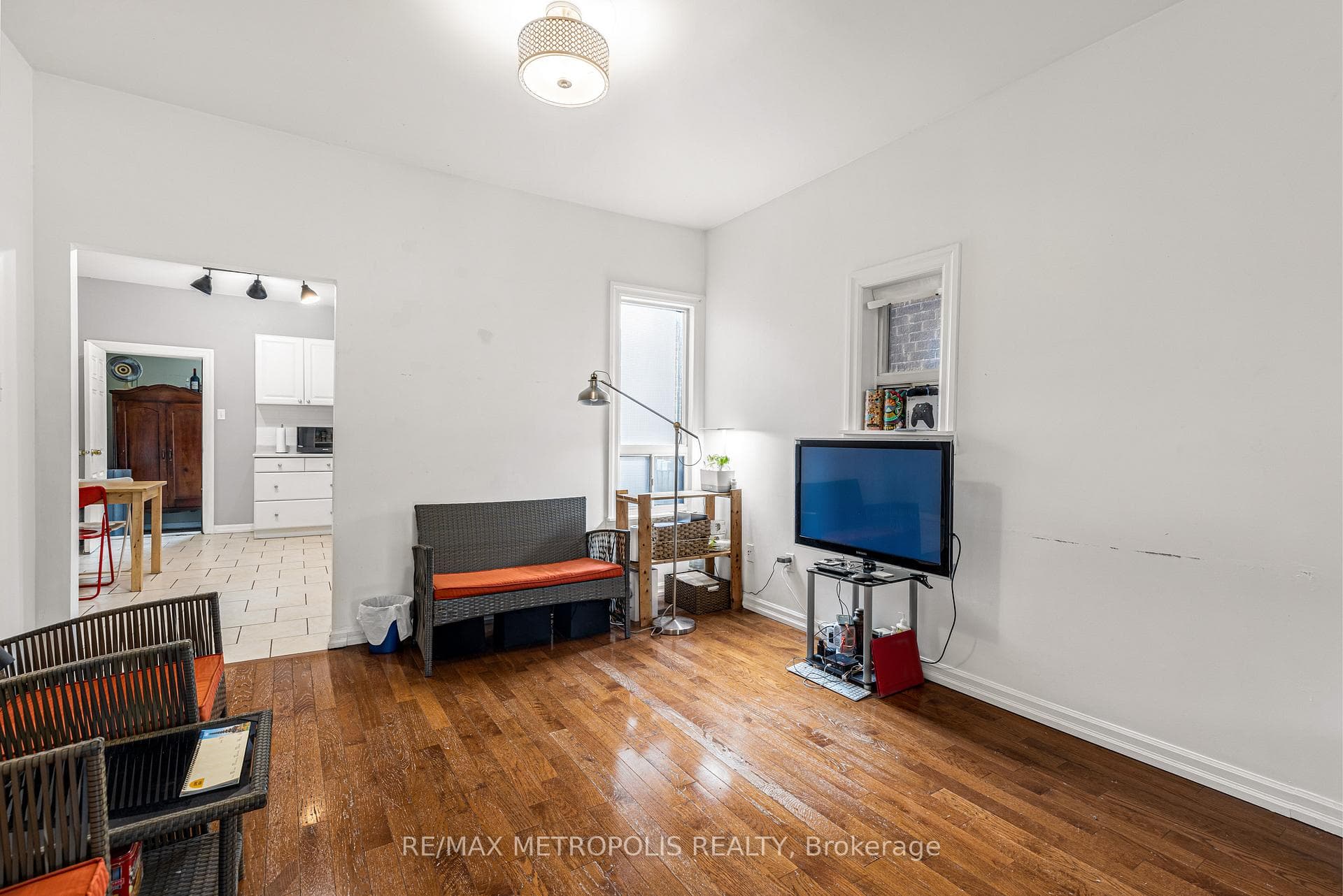 489 St Clarens Avenue Unit Main photo 6