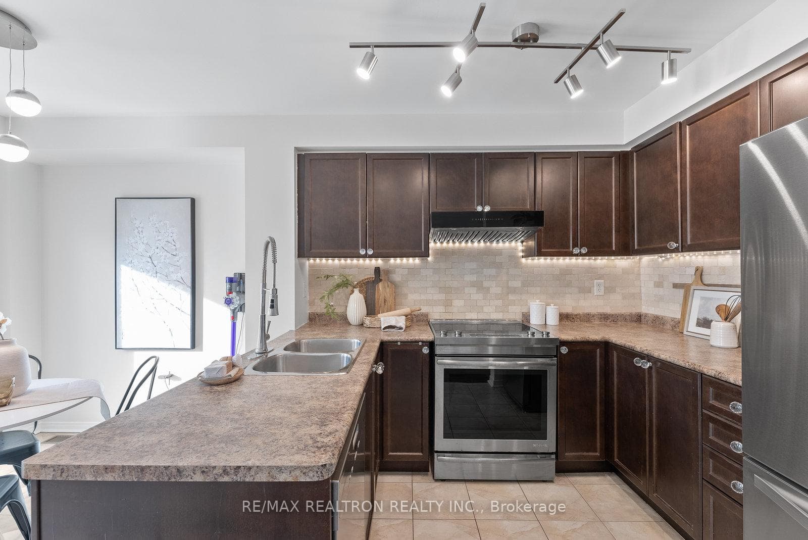 943 Fetchison Drive photo 14