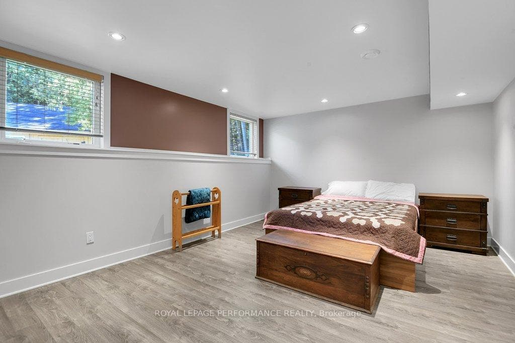 8040 Iveson Drive photo 29