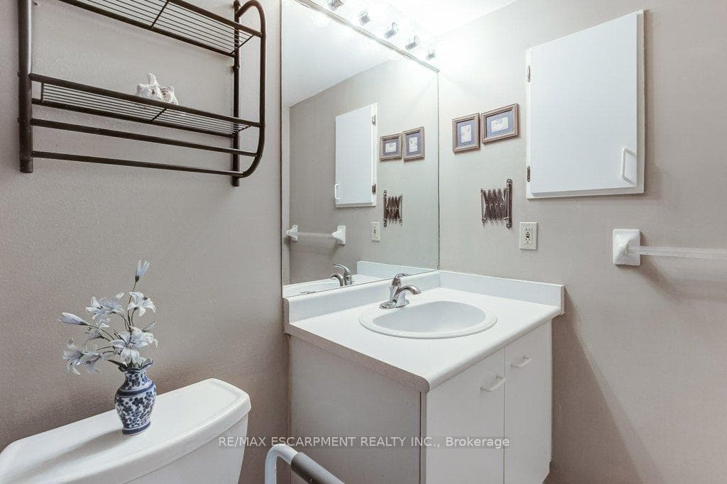 500 Silverbirch Boulevard Unit 203 photo 27