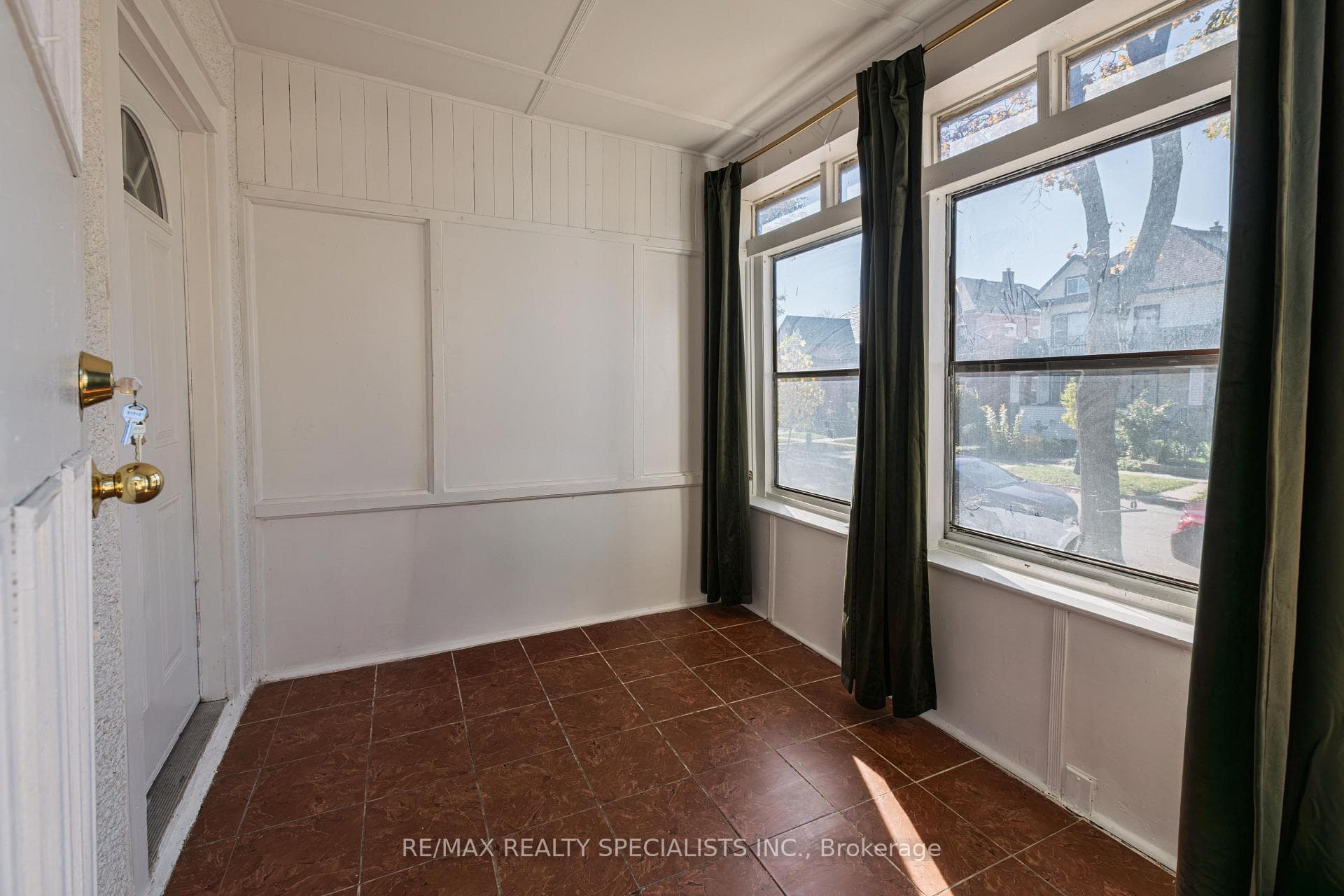 332 Elm Avenue photo 7