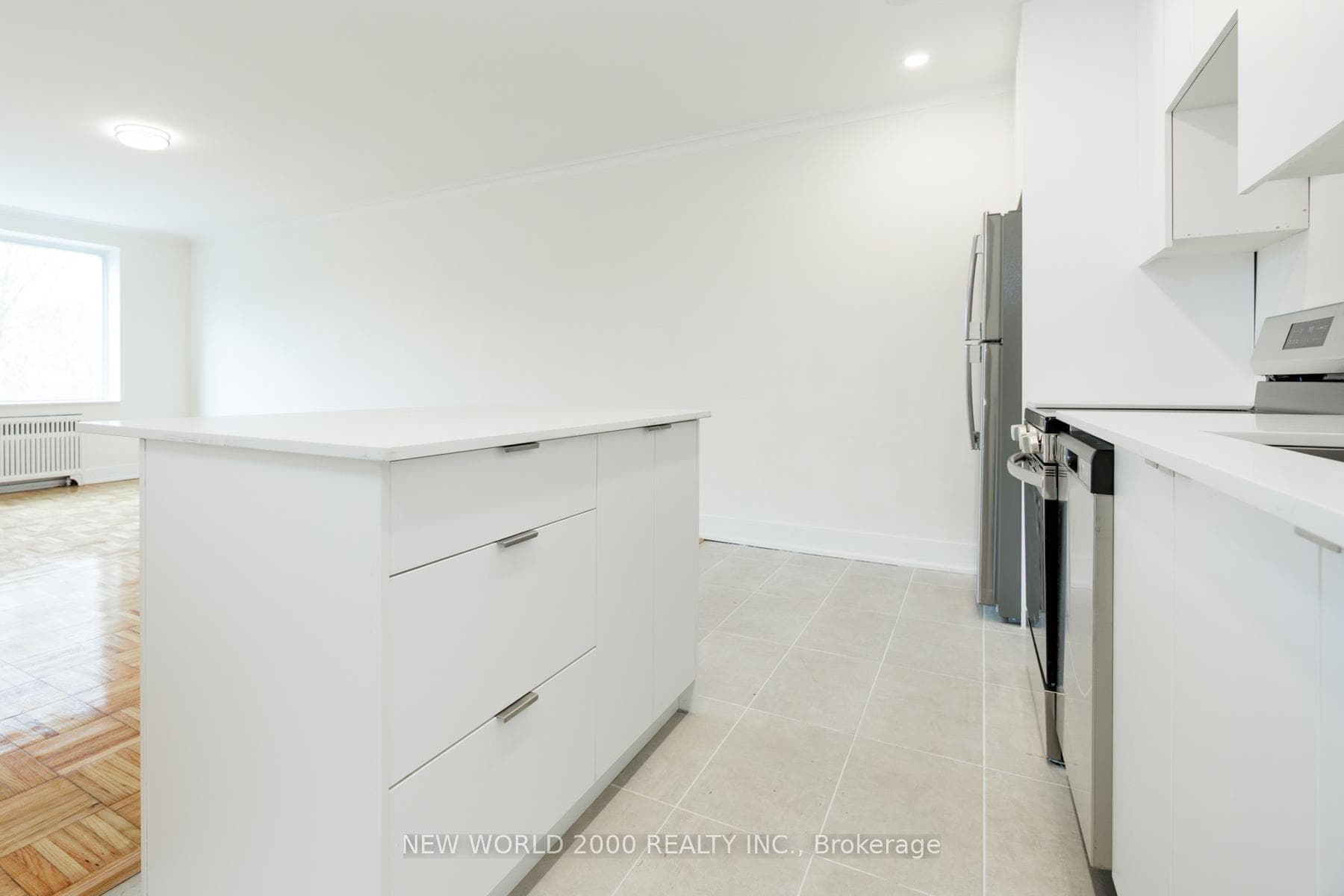 49 Glen Elm Avenue Unit 413 photo 3