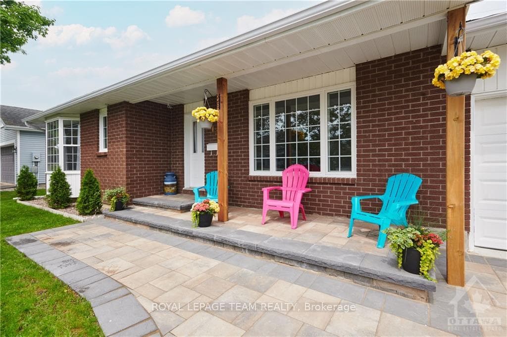 13 MAPLE Drive photo 1
