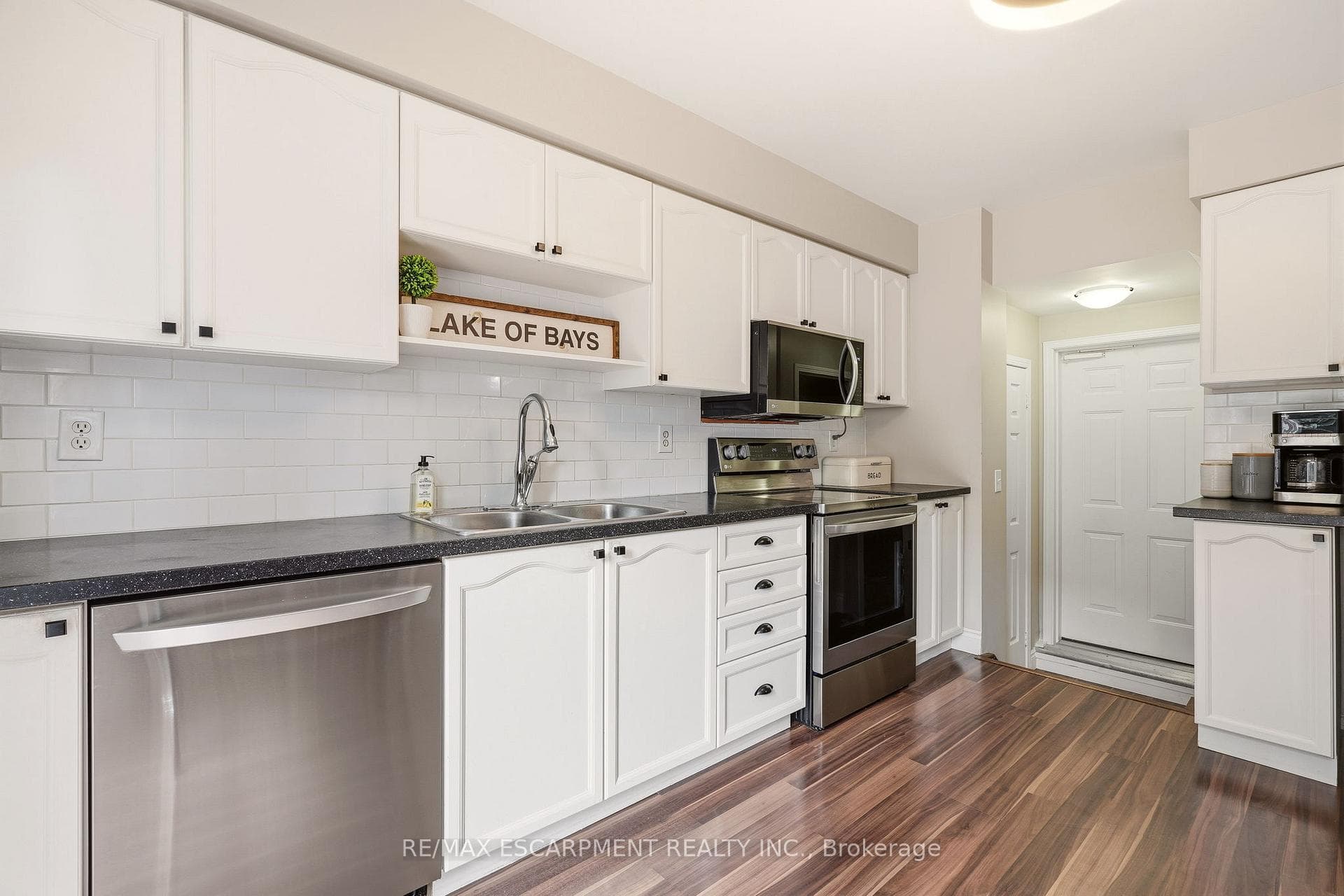 2089 Broadleaf Crescent photo 15