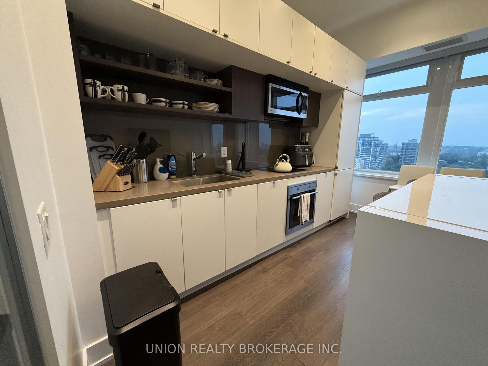 111 St. Clair Avenue Unit 1527 photo 9