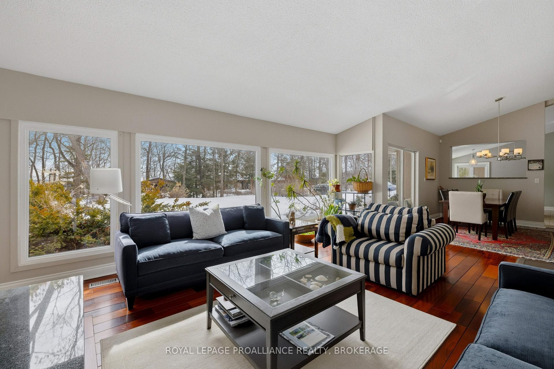 27 Riverside Drive photo 18