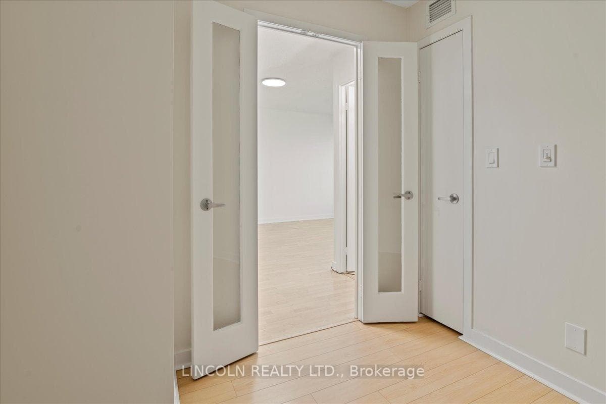 36 Lee Centre Drive Unit 815 photo 24
