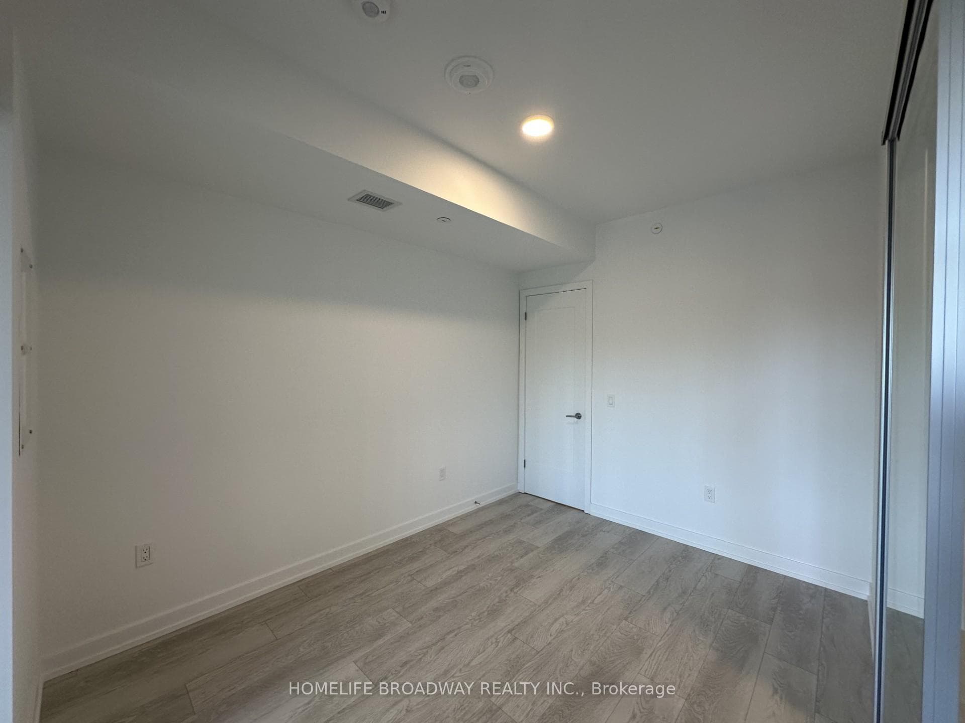 801 The Queensway N/A Unit 408 photo 4