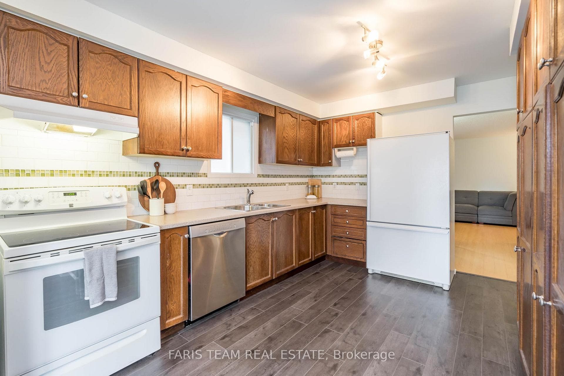 72 Cheviot Crescent photo 4