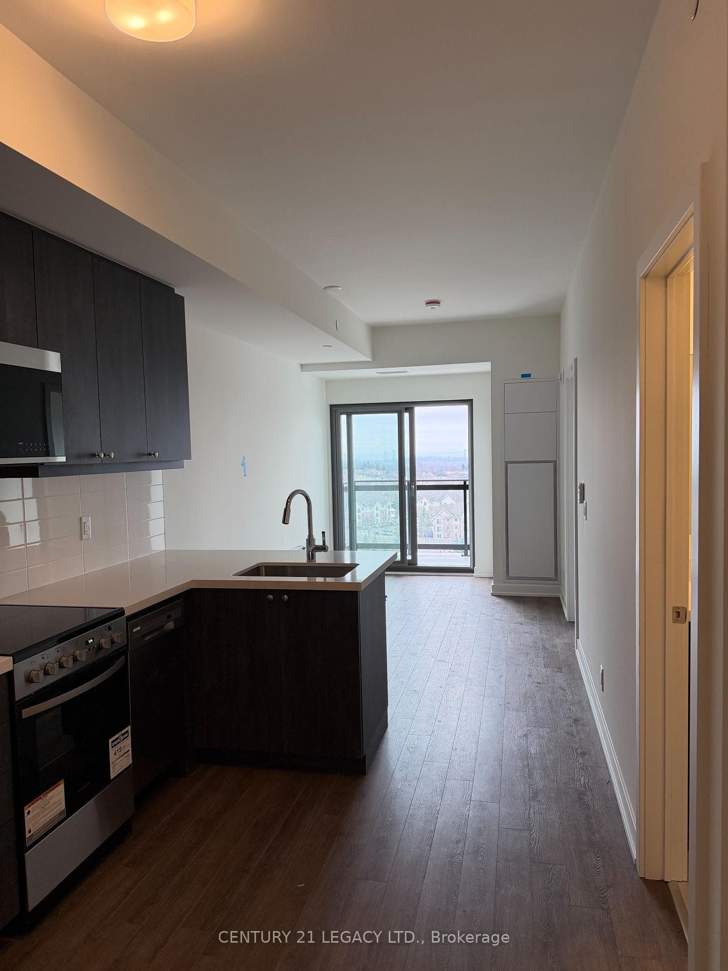 51 Clarington Avenue Unit 1105 photo 9